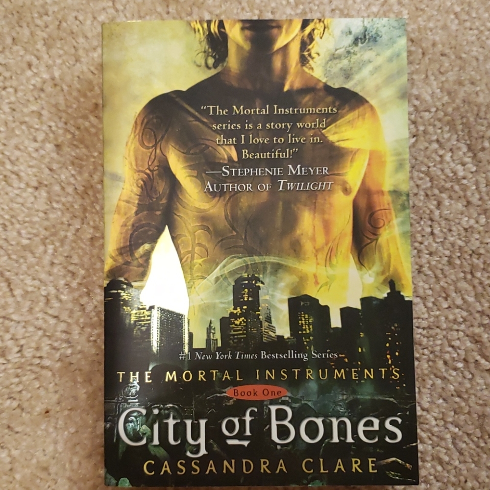 Books - Picture 3 of 5